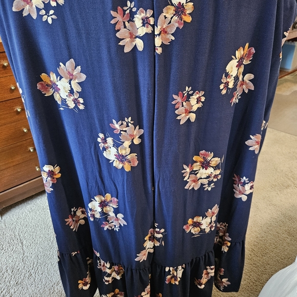 Beautiful woman's plus size skirt - Picture 2 of 4